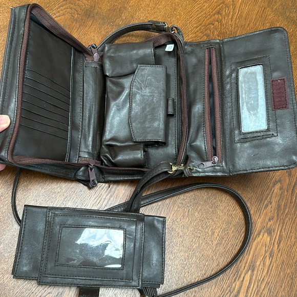 Kolta crossbody versatile compact bag. Brown croc-like embossed rectangle shape. - Picture 5 of 6